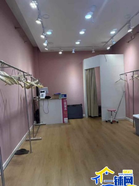 ��һ���������н�Ůװ��ת��ʵ��ͼƬ