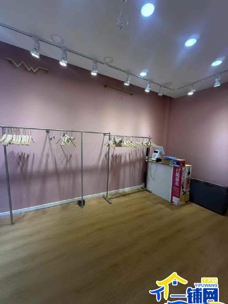 ��һ���������н�Ůװ��ת��ʵ��ͼƬ