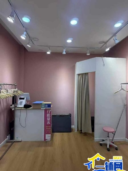 ��һ���������н�Ůװ��ת��ʵ��ͼƬ