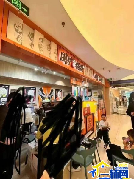 ��һ��������԰�ڹ㳡С�Ե�ת��ʵ��ͼƬ