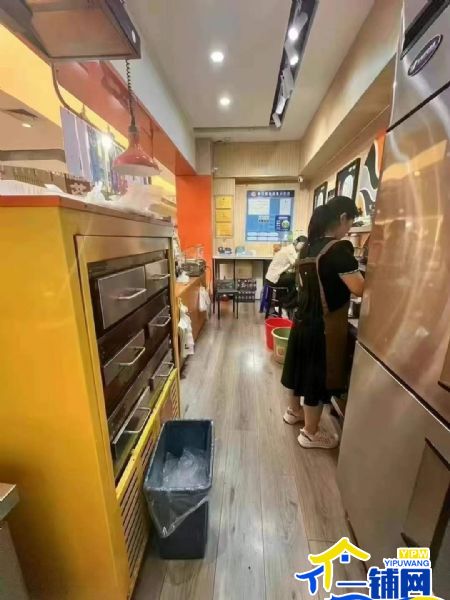 ��һ��������԰�ڹ㳡С�Ե�ת��ʵ��ͼƬ