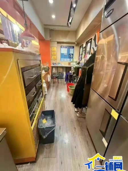 ��һ��������԰�ڹ㳡С�Ե�ת��ʵ��ͼƬ